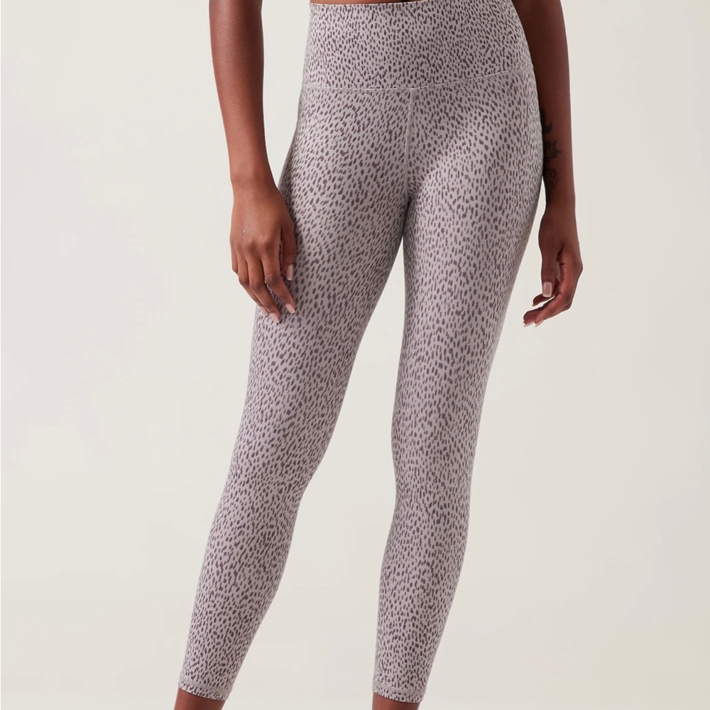 ATHLETA Salutation stash 7/8 tight
